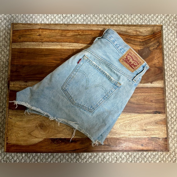 Levi’s 501 Shorts - Picture 2 of 6